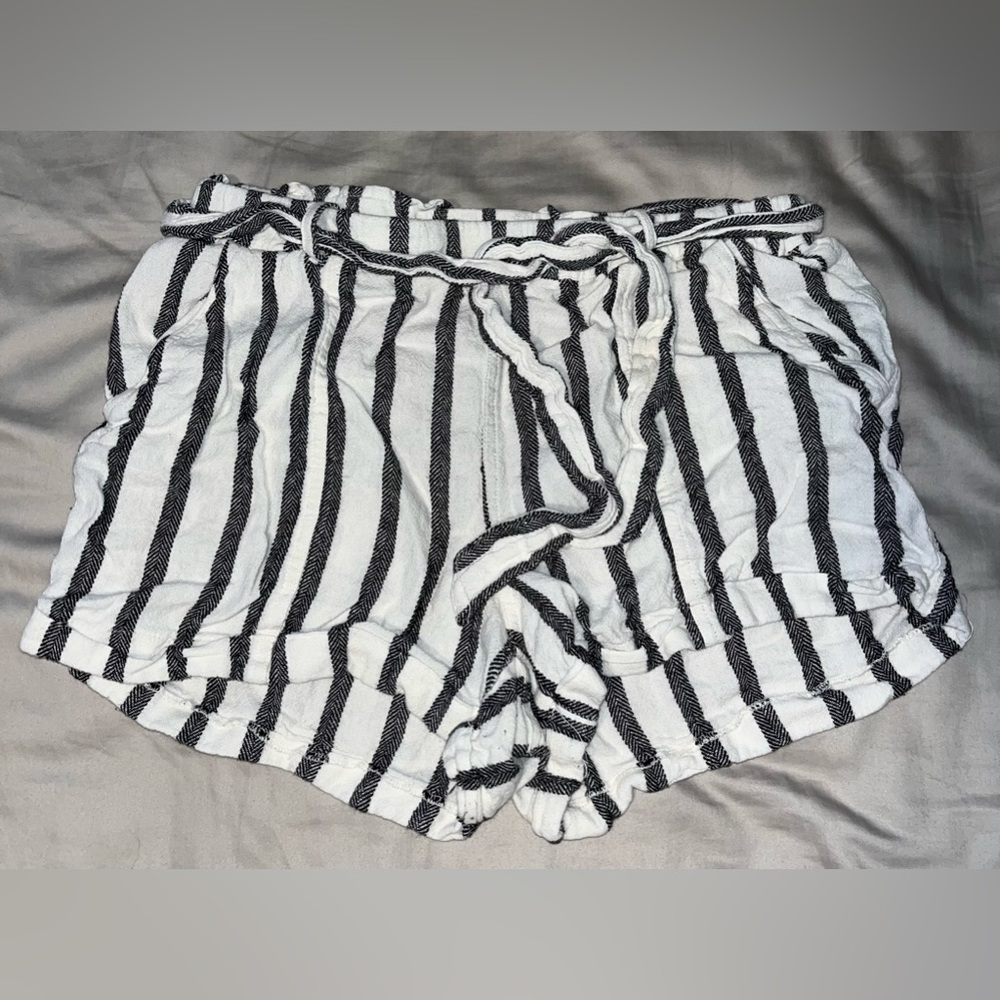 Black & White Stripped Flowy Shorts with Pockets